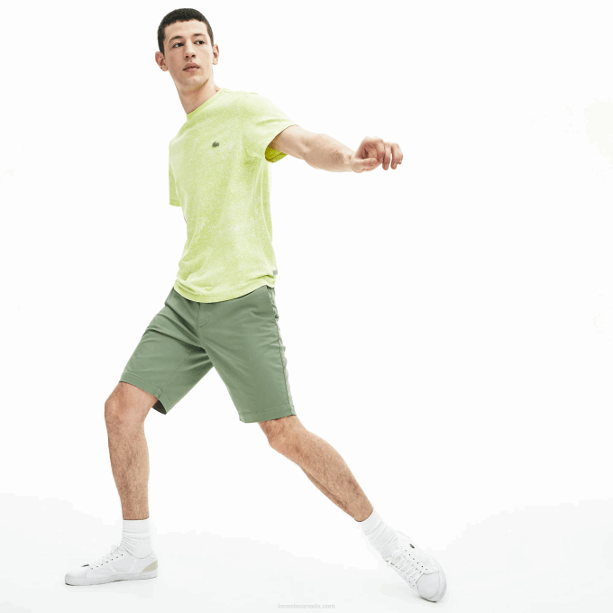 Men Lacoste V0ZN553 Green S86 Slim Fit Stretch Gabardine Shorts - Image 2