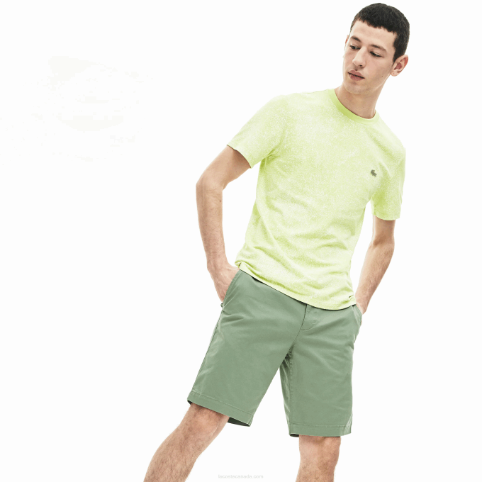 Men Lacoste V0ZN553 Green S86 Slim Fit Stretch Gabardine Shorts - Image 1