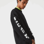 Men Lacoste V0ZN982 Black 031 Loose Fit Reflective Print Sweatshirt - Image 4
