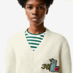 Women Lacoste V0ZN2642 White 70V Comic Badge V-Neck Wool Sweater - Image 4