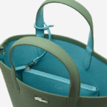 Women Lacoste V0ZN2782 Frene Littoral L49 Anna Reversible Coated Canvas Tote Bag - Image 3