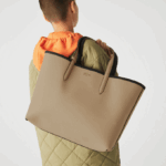 Women Lacoste V0ZN2824 Noir Krema A91 Anna Reversible Bicolor Tote Bag - Image 2
